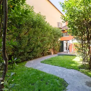 Isaia Garden -private Garden Bath Bolognarooms Casa vacanze Bologna